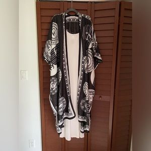 BEAUTIFUL FASHION KIMONO/DUSTER 100% SILK